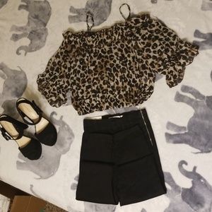 🖤Agaci cold shoulder shirt🖤